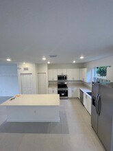 1066 SE 2nd St in Florida City, FL - Building Photo - Building Photo