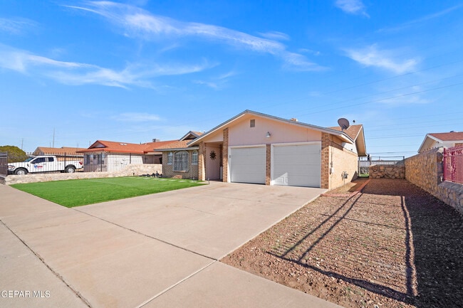 9304 W Osborne Rd in El Paso, TX - Building Photo - Building Photo