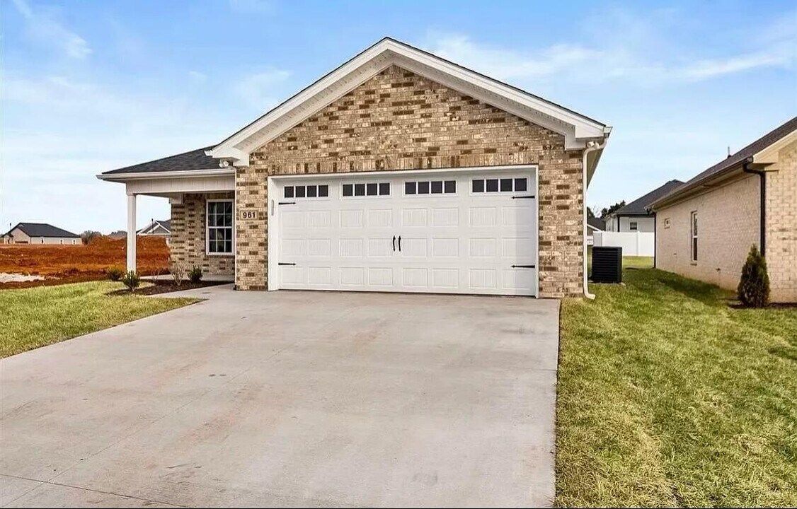 961 McIntyre St in Bowling Green, KY - Building Photo