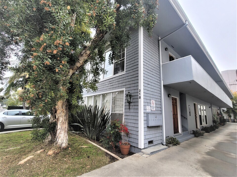 218 Gale Properties in Beverly Hills, CA - Building Photo