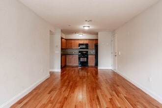 44 Park Street in Bloomfield, NJ - Building Photo - Interior Photo