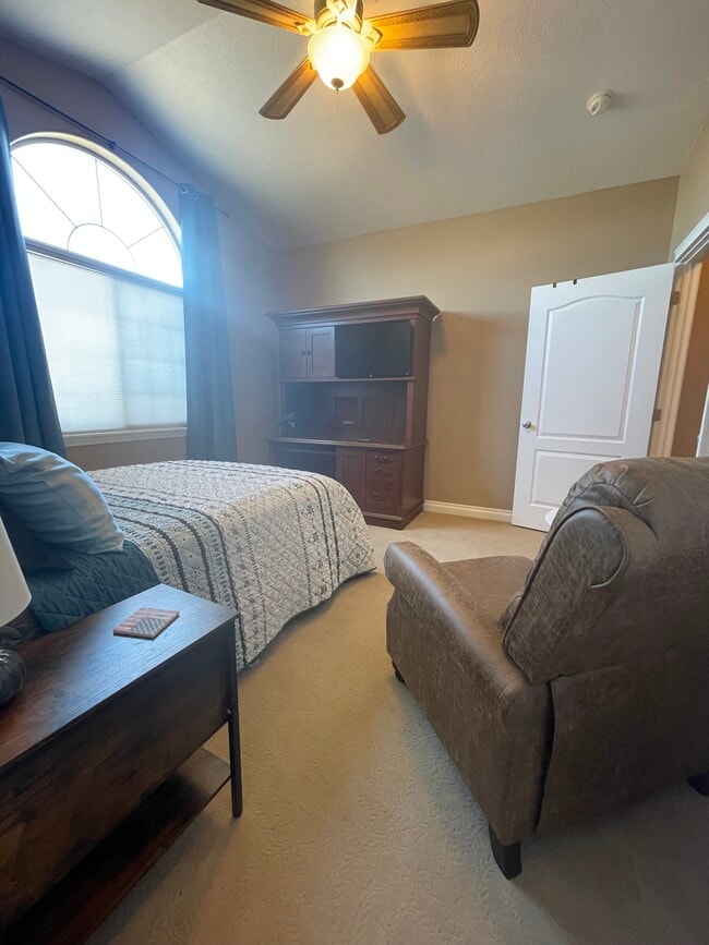 2932 Road 12.8 NW in Ephrata, WA - Foto de edificio - Building Photo