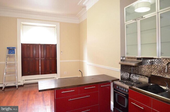 825 Park Ave in Baltimore, MD - Building Photo - Building Photo