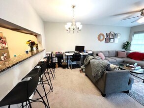 3307 Wyndham Cir, Unit 1168 in Alexandria, VA - Foto de edificio - Building Photo