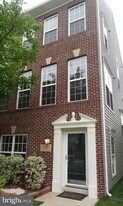 44293 Suscon Square in Ashburn, VA - Building Photo