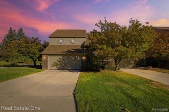 2251 Crystal Dr in Rochester Hills, MI - Building Photo - Building Photo