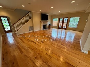1 Wright Pl in Monterey, CA - Building Photo - Building Photo