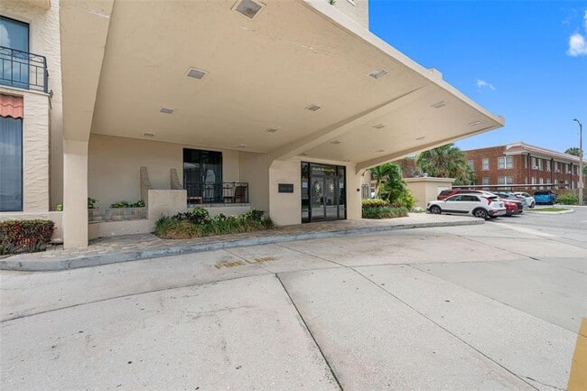 2109 Bayshore Blvd in Tampa, FL - Foto de edificio - Building Photo