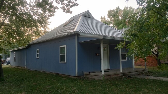 412 S 1st St in Iola, KS - Building Photo - Building Photo