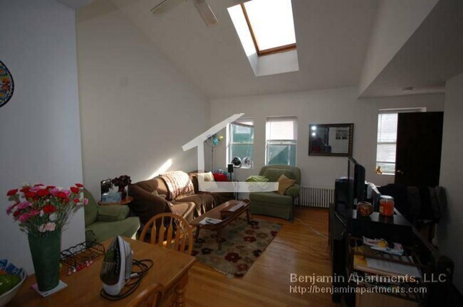 6 Shepherd Ave, Unit 1 in Boston, MA - Building Photo - Building Photo