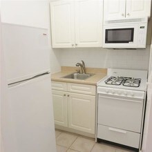 243 E 83rd St-Unit -B4 in New York, NY - Building Photo - Building Photo
