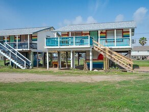 210 Surf Dr in Surfside Beach, TX - Building Photo - Building Photo