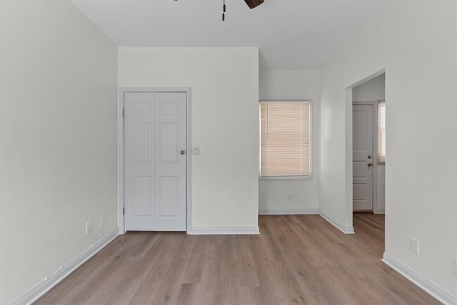 526 Magnolia Ave in Long Beach, CA - Building Photo - Building Photo