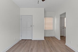 526 Magnolia Avenue in Long Beach, CA - Building Photo - Interior Photo