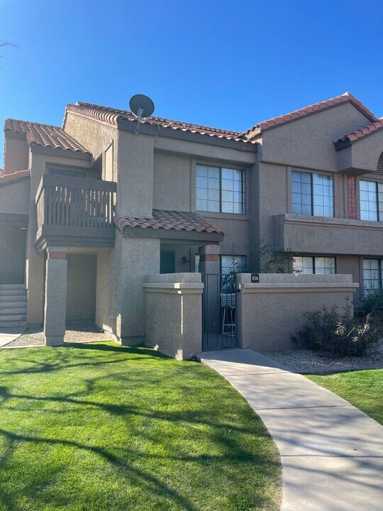 700 E Mesquite Ave in Tempe, AZ - Building Photo