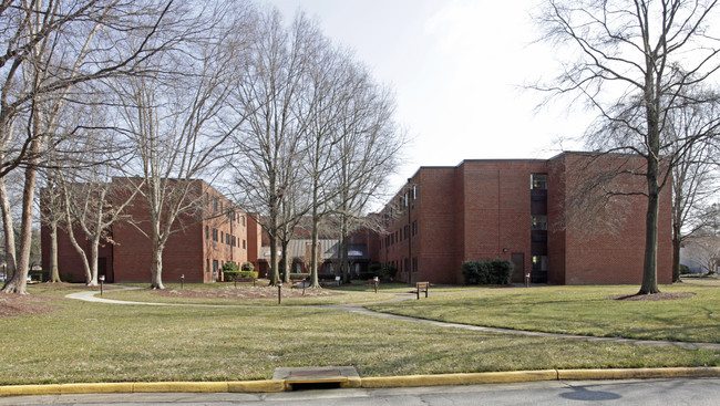 Russell House in Virginia Beach, VA - Building Photo - Building Photo