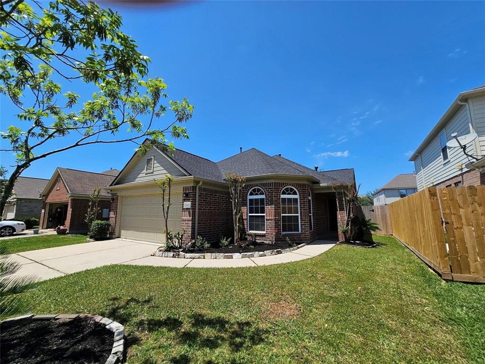 5003 Colony Hurst Trail in Spring, TX - Building Photo