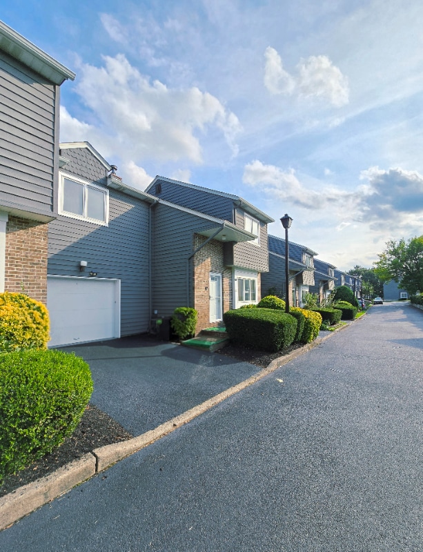 821-21 Creek Ct in Fair Lawn, NJ - Building Photo - Building Photo