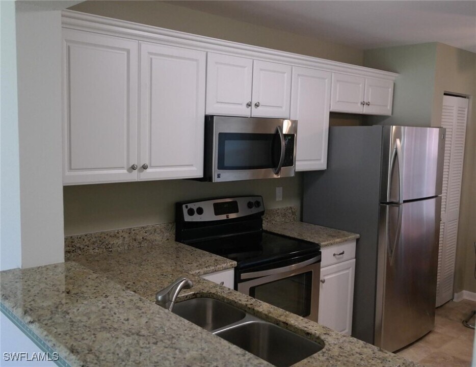 1490 Churchill Cir in Naples, FL - Building Photo