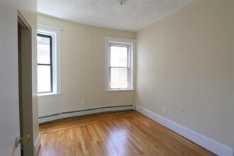 77 Hancock St in Cambridge, MA - Building Photo - Building Photo