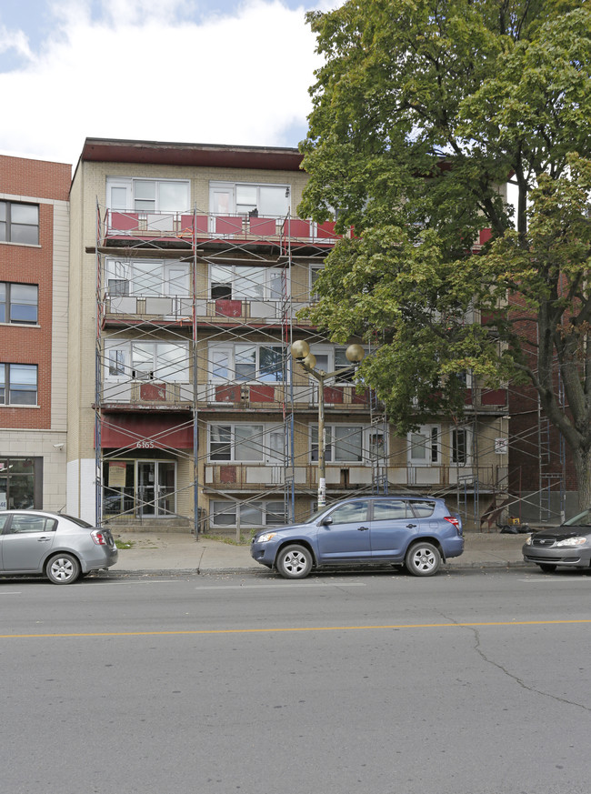 6165 Sherbrooke Rue O in Montréal, QC - Building Photo - Building Photo