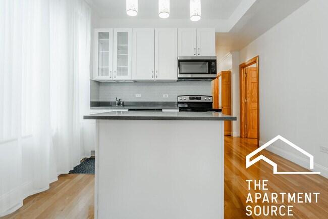 2247 W Iowa St in Chicago, IL - Building Photo - Building Photo