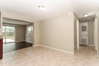 6417 Willow Wood Ct in Tampa, FL - Foto de edificio - Building Photo