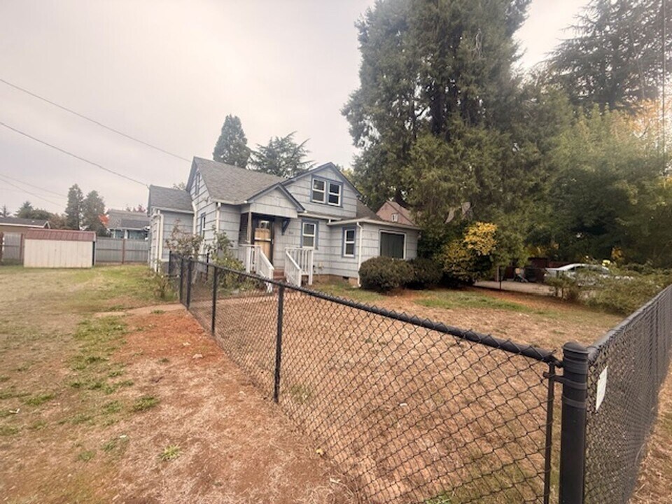 3861 Elmira Rd in Eugene, OR - Building Photo