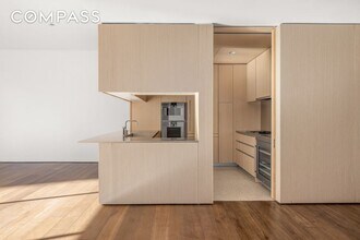 527 W 27th St in New York, NY - Building Photo - Building Photo