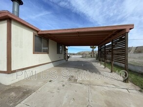 1054 Riverview Dr in Bullhead City, AZ - Building Photo - Building Photo