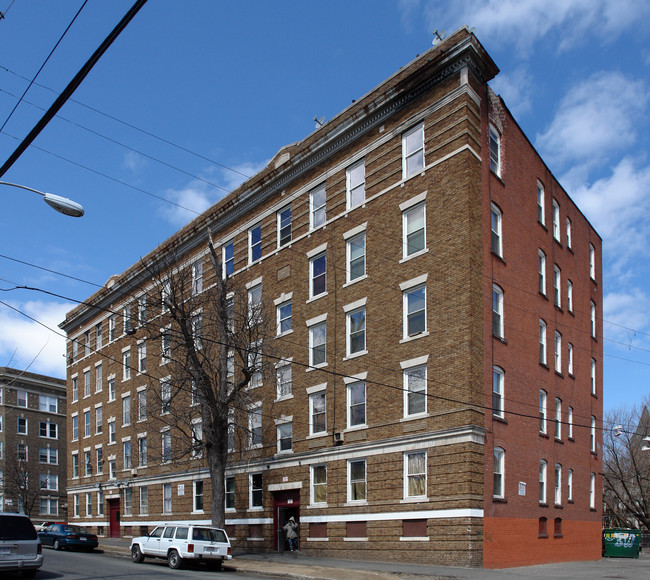 212 Walnut St in Holyoke, MA - Foto de edificio - Building Photo