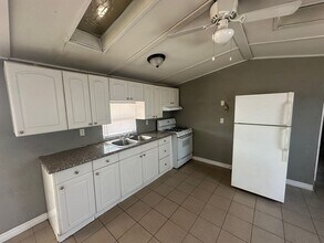 201 Shoshone Ln in Henderson, NV - Building Photo - Building Photo