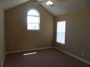 9027 SW Gala Dr in Lee's Summit, MO - Building Photo - Building Photo