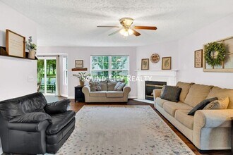 1233 Twin Cir Dr in Nashville, TN - Building Photo - Building Photo