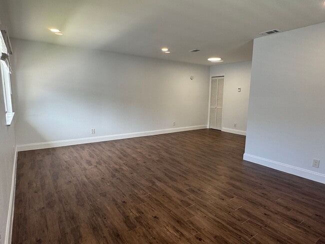 812 Tiffany Dr W in West Palm Beach, FL - Building Photo - Building Photo