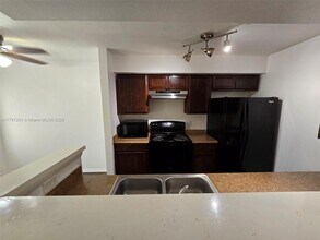 2622 NW 33rd St in Oakland Park, FL - Building Photo - Building Photo