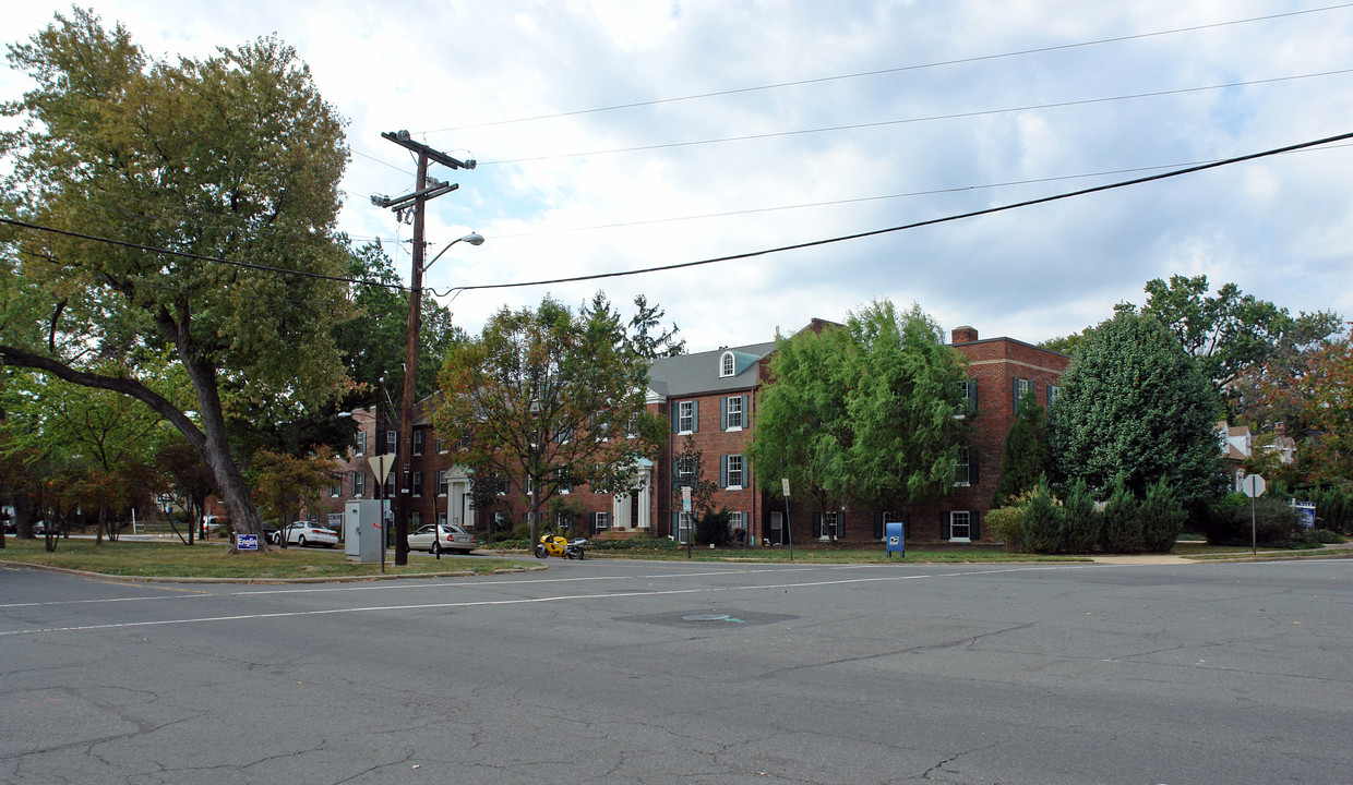 300-306 Commonwealth Ave in Alexandria, VA - Building Photo