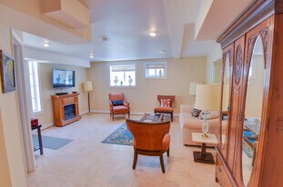 6225 Robinwood Rd, Unit In-Law-Suite in Bethesda, MD - Building Photo