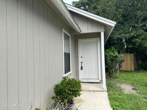 1127 Cove Landing Dr in Jacksonville, FL - Building Photo - Building Photo