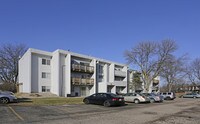 International Place in Peoria, IL - Foto de edificio - Building Photo