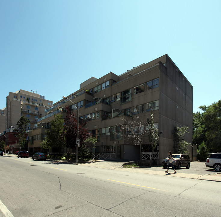 Greenwich Terrace in Toronto, ON - Building Photo