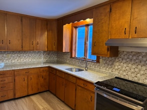 210 Wayne St, Unit 1 in Manchester, NH - Foto de edificio - Building Photo