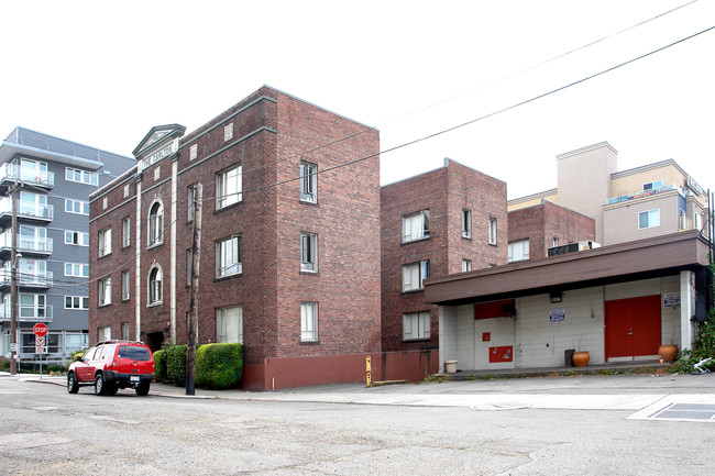 The Carlton Apartments in Seattle, WA - Building Photo - Building Photo