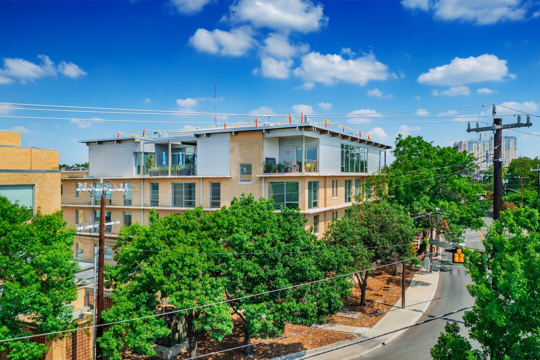St. Benedict's Lofts in San Antonio, TX - Foto de edificio
