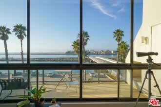 6209 Pacific Ave-Unit -302 in Los Angeles, CA - Building Photo - Building Photo