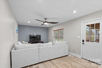 2708 Mooresville Rd in Salisbury, NC - Building Photo - Building Photo