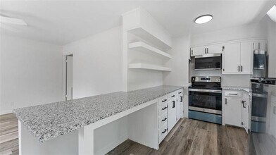 828 W Caraway St in Fayetteville, AR - Building Photo - Building Photo