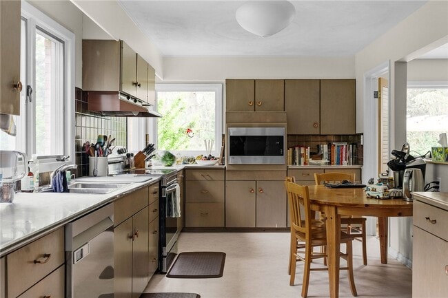 property at 216 Berkshire Rd