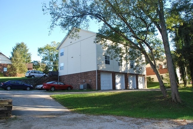 Oakridge Apartments in Charleston, WV - Foto de edificio - Building Photo