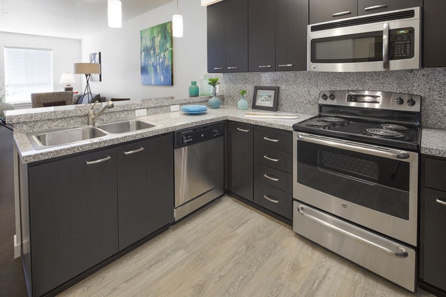 Glendoveer Woods Apartments in Portland, OR - Foto de edificio - Building Photo